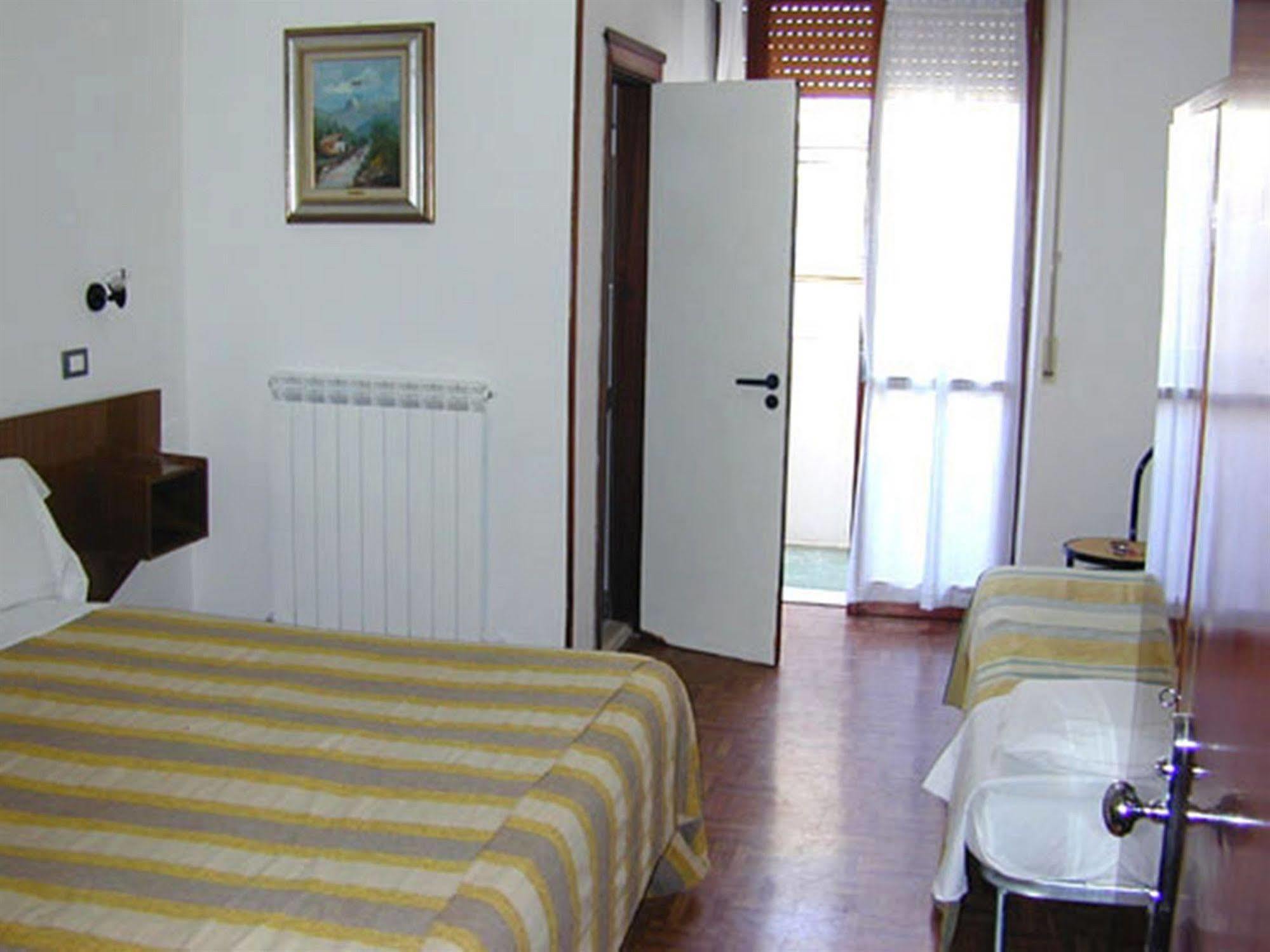 Hotel Holiday Pescara Dış mekan fotoğraf