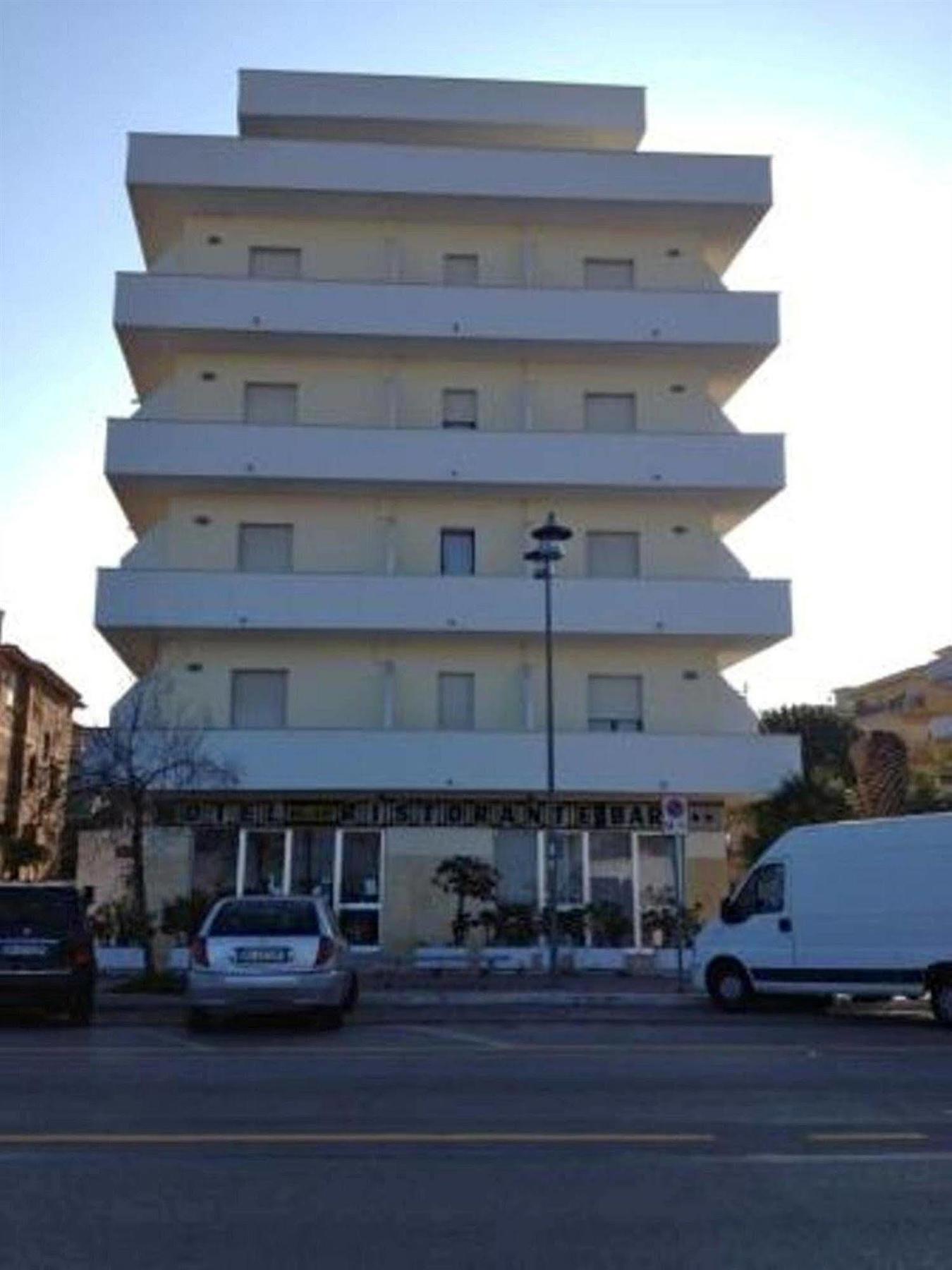 Hotel Holiday Pescara Dış mekan fotoğraf
